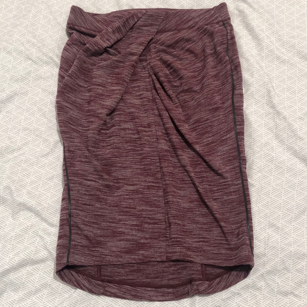 Lululemon &go where-to skirt. Size 4